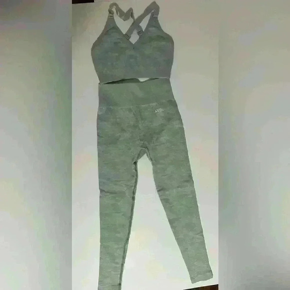 AYBL green camo high waisted seamless leggings with matching sportsbra - Picture 7 of 8